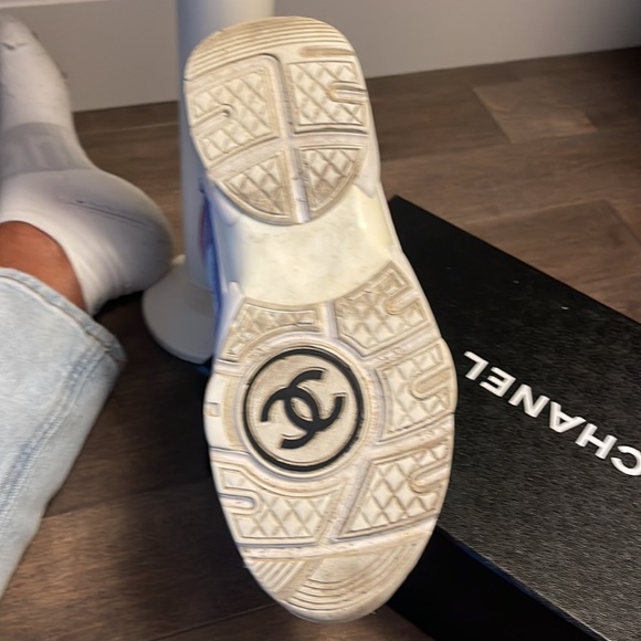 Running shoes - Picture 2 of 3